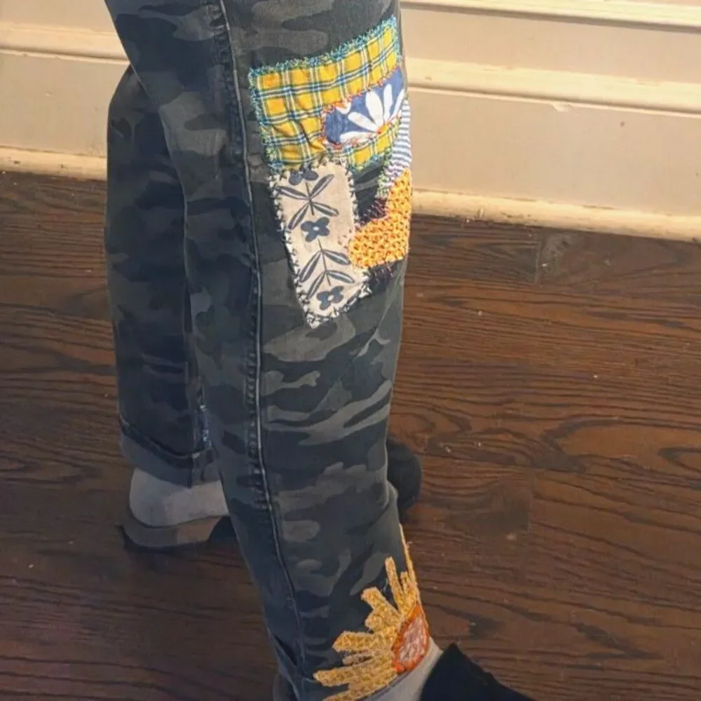 Upcycled, Hand Stitched, "Jesus Loves U" camo pants Size 4/27 - Picture 4 of 5